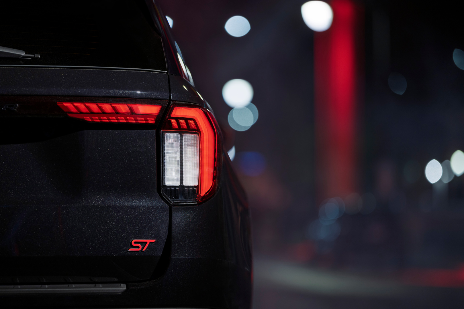 SMALL_2027_Ford_Explorer_ST_Sinister_package_7_105